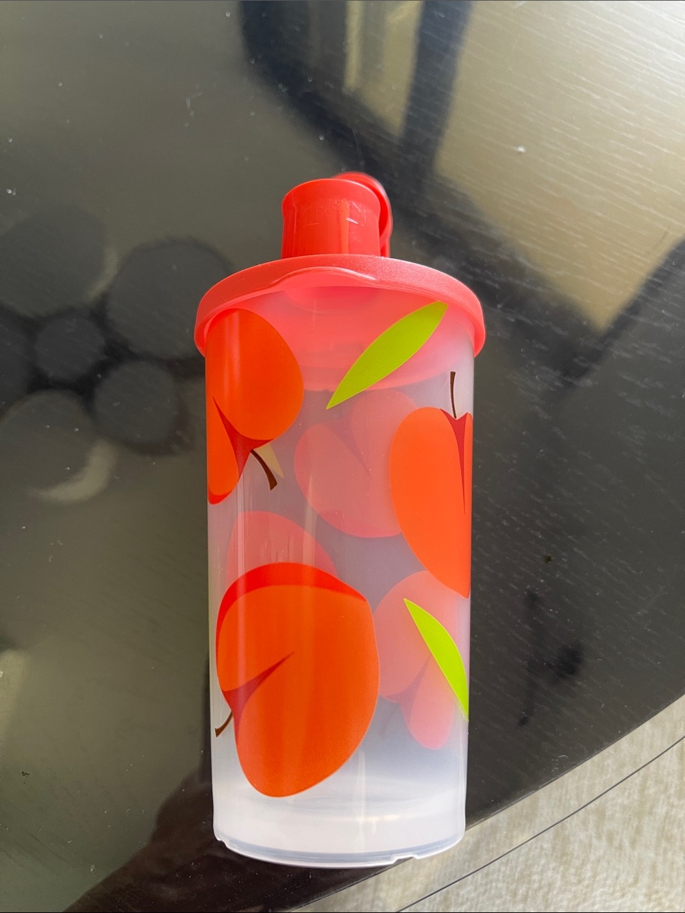 New TUPPERWARE Floral Fruit Peaches 33 ml lidded tumbler w spout
